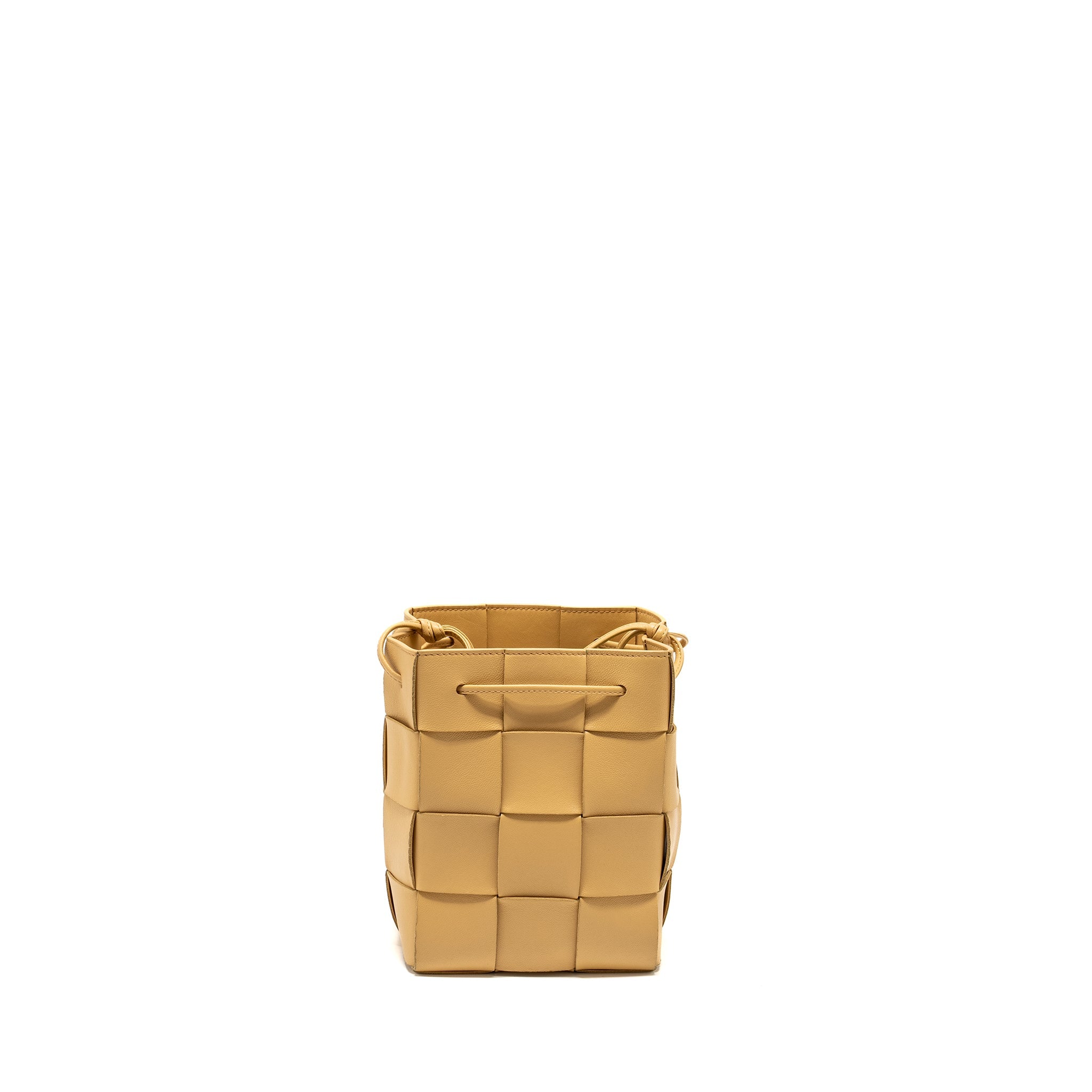 BOTTEGA VENETA SMALL CASSETTE CROSS-BODY BUCKET BAG LAMBSKIN PORRIDGE