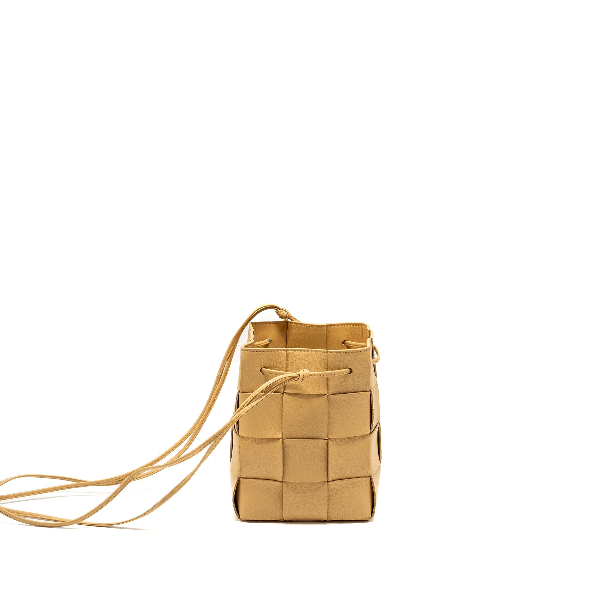 BOTTEGA VENETA SMALL CASSETTE CROSS-BODY BUCKET BAG LAMBSKIN PORRIDGE