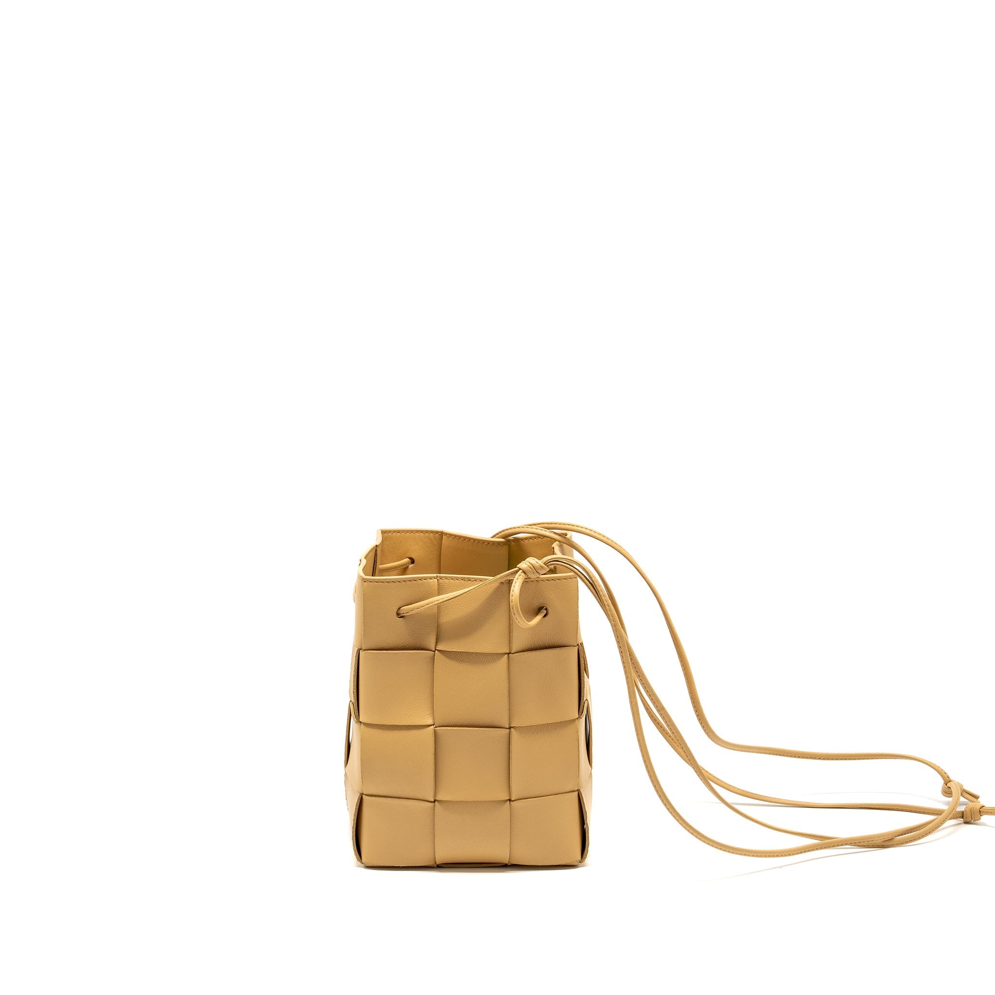 BOTTEGA VENETA SMALL CASSETTE CROSS-BODY BUCKET BAG LAMBSKIN PORRIDGE