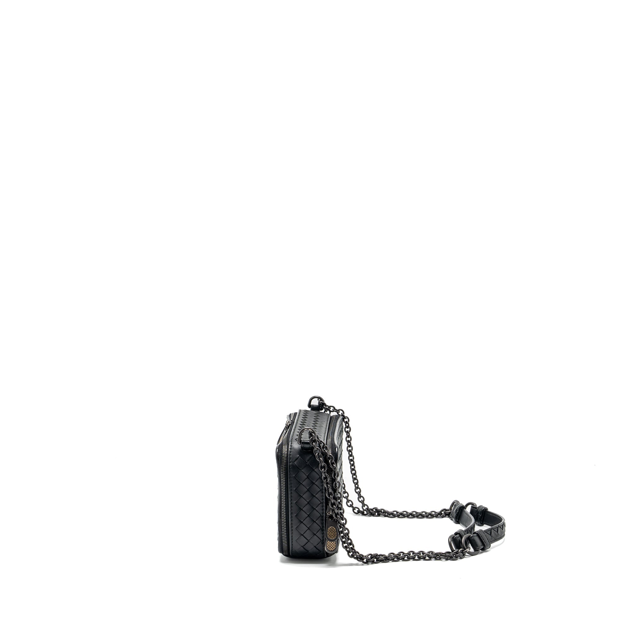 BOTTEGA VENETA SMALL ZIP CLUTCH WITH CHAIN LAMBSKIN BLACK RUTHENIUM HARDWARE