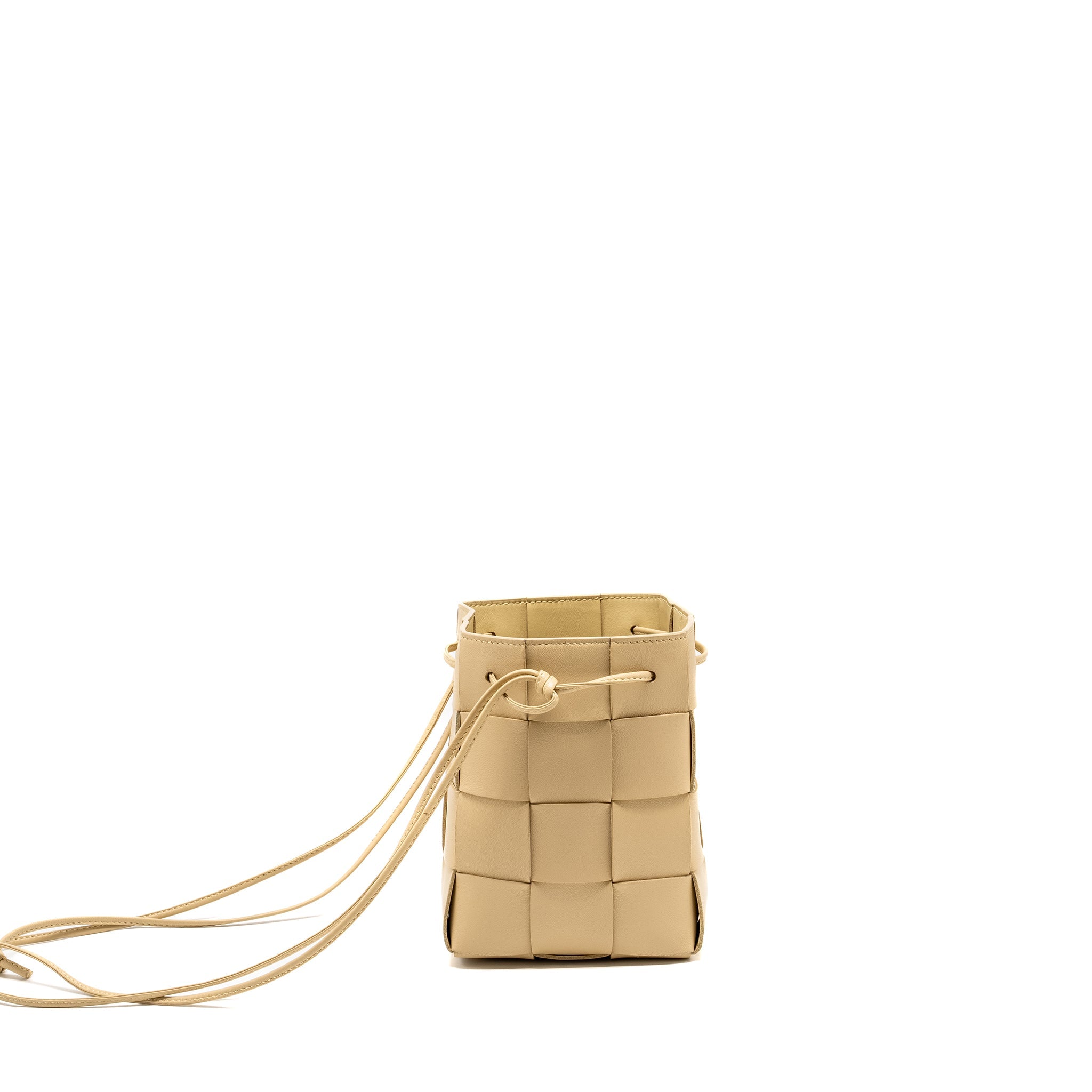 BOTTEGA VENETA SMALL CASSETTE BUCKET BAG LAMBSKIN BEIGE