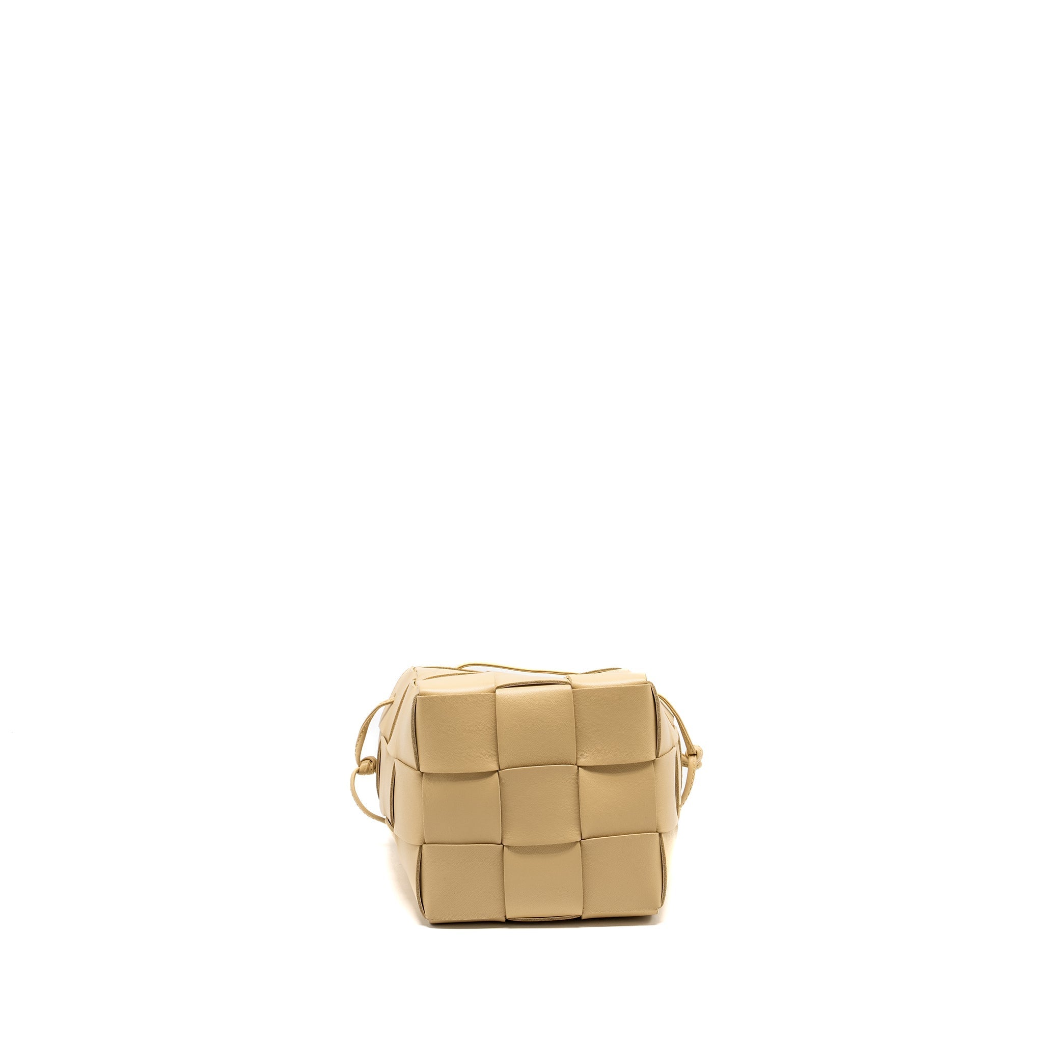 BOTTEGA VENETA SMALL CASSETTE BUCKET BAG LAMBSKIN BEIGE