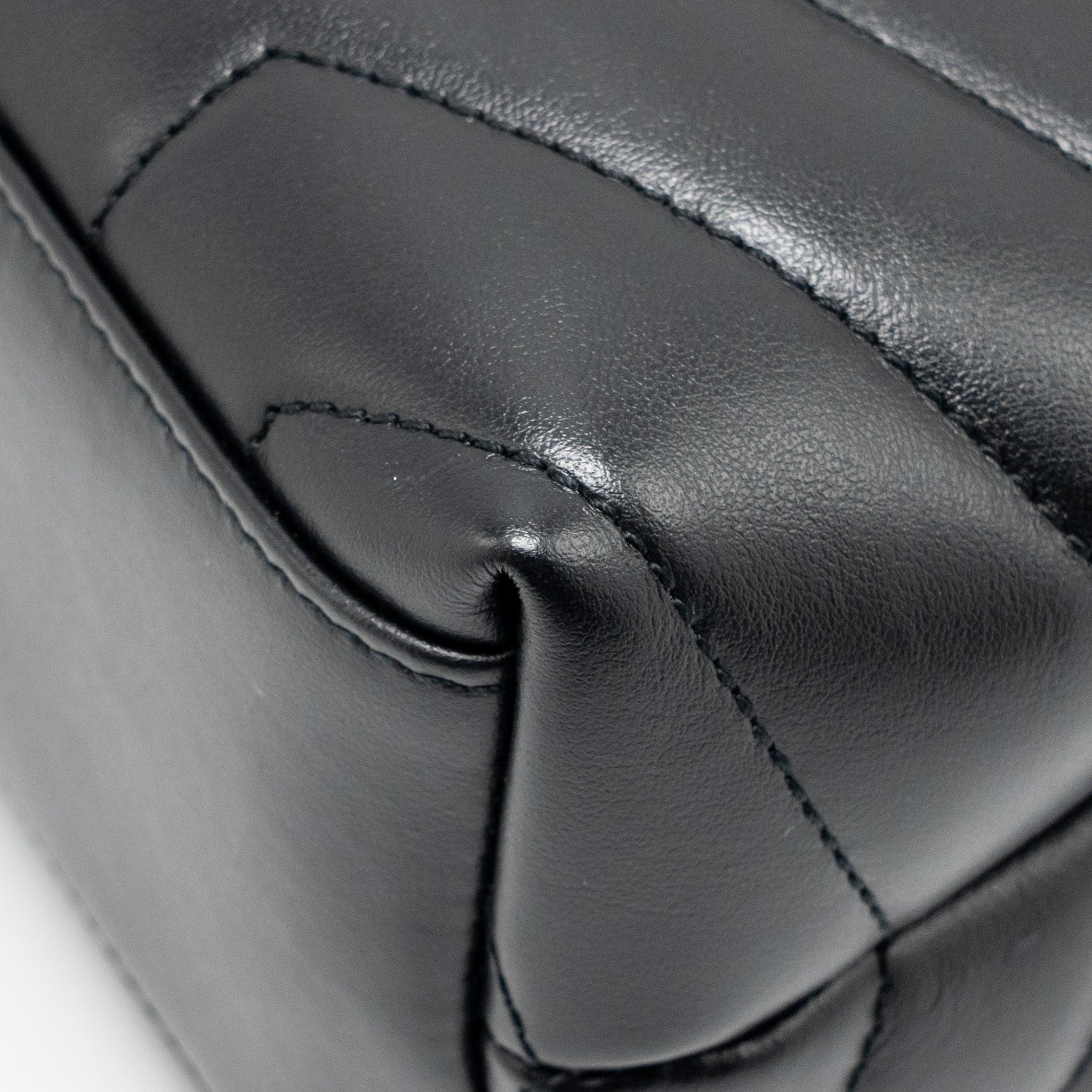SAINT LAURENT/YSL MEDIUM LOULOU SHOULDER BAG CALFSKIN SO BLACK