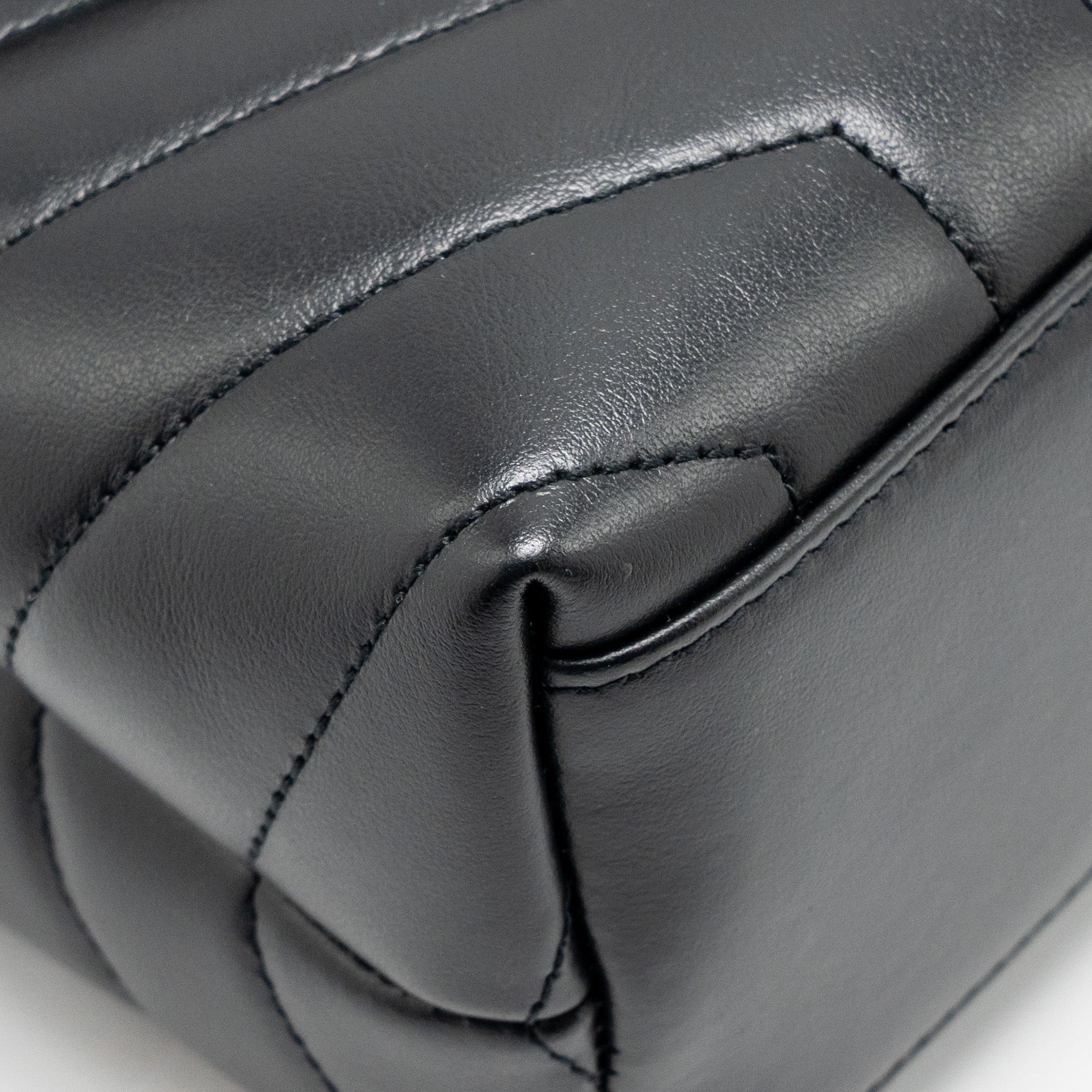 SAINT LAURENT/YSL MEDIUM LOULOU SHOULDER BAG CALFSKIN SO BLACK