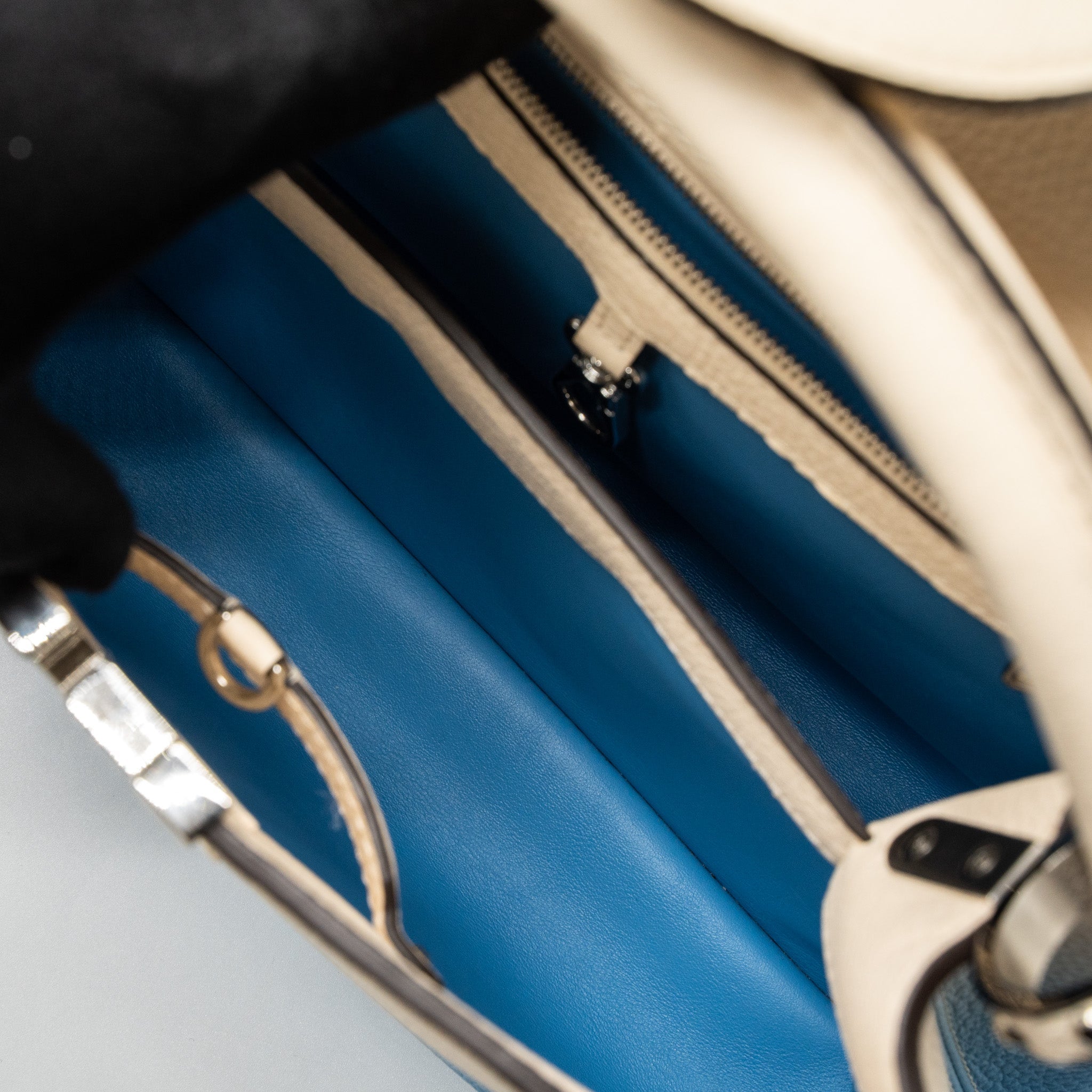 LOUIS VUITTON CAPUCINES MM TAURILLON OMBRÉ BLUE SHW (NEW VERSION)