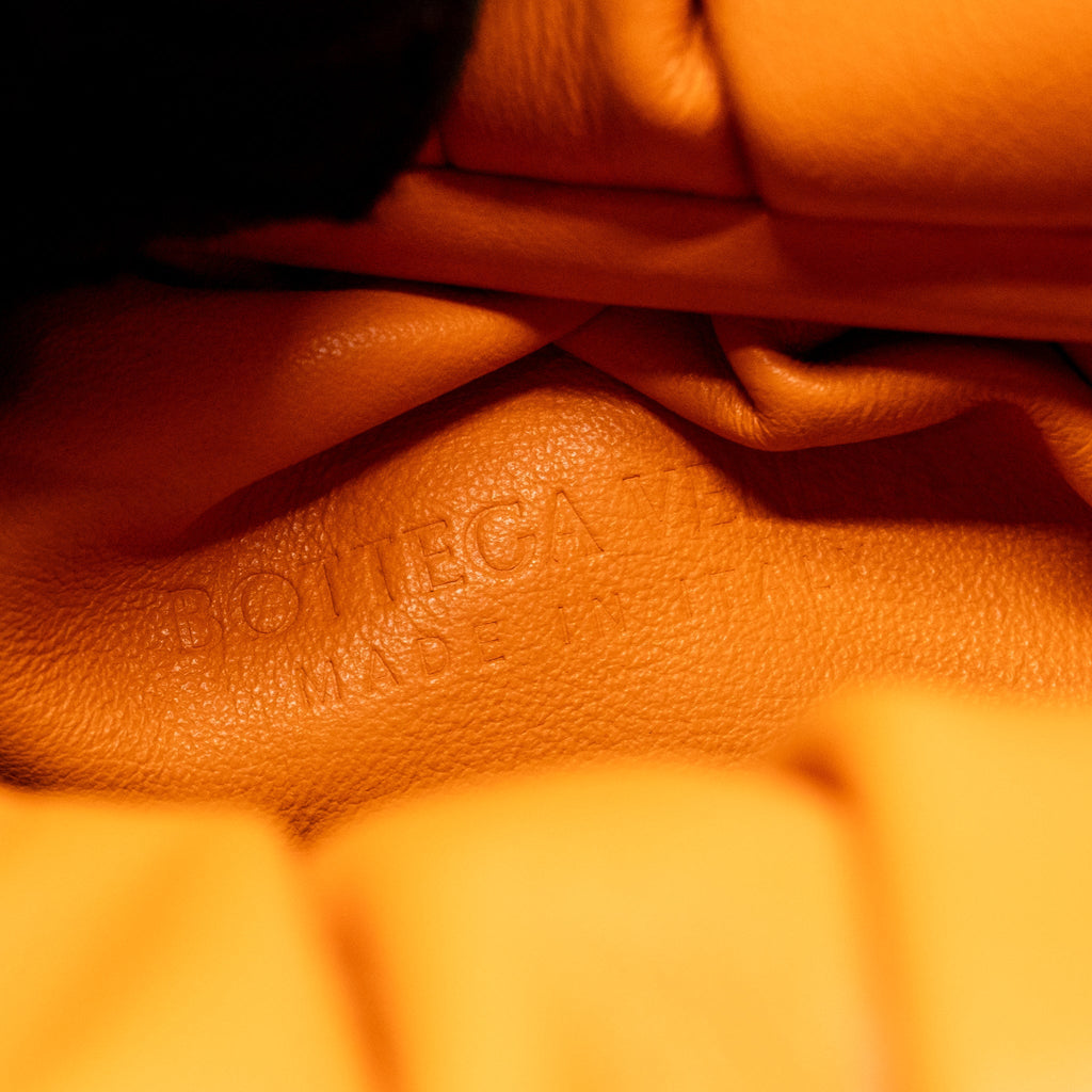 BOTTEGA VENETA SHOULDER POUCH CALFSKIN ORANGE GHW