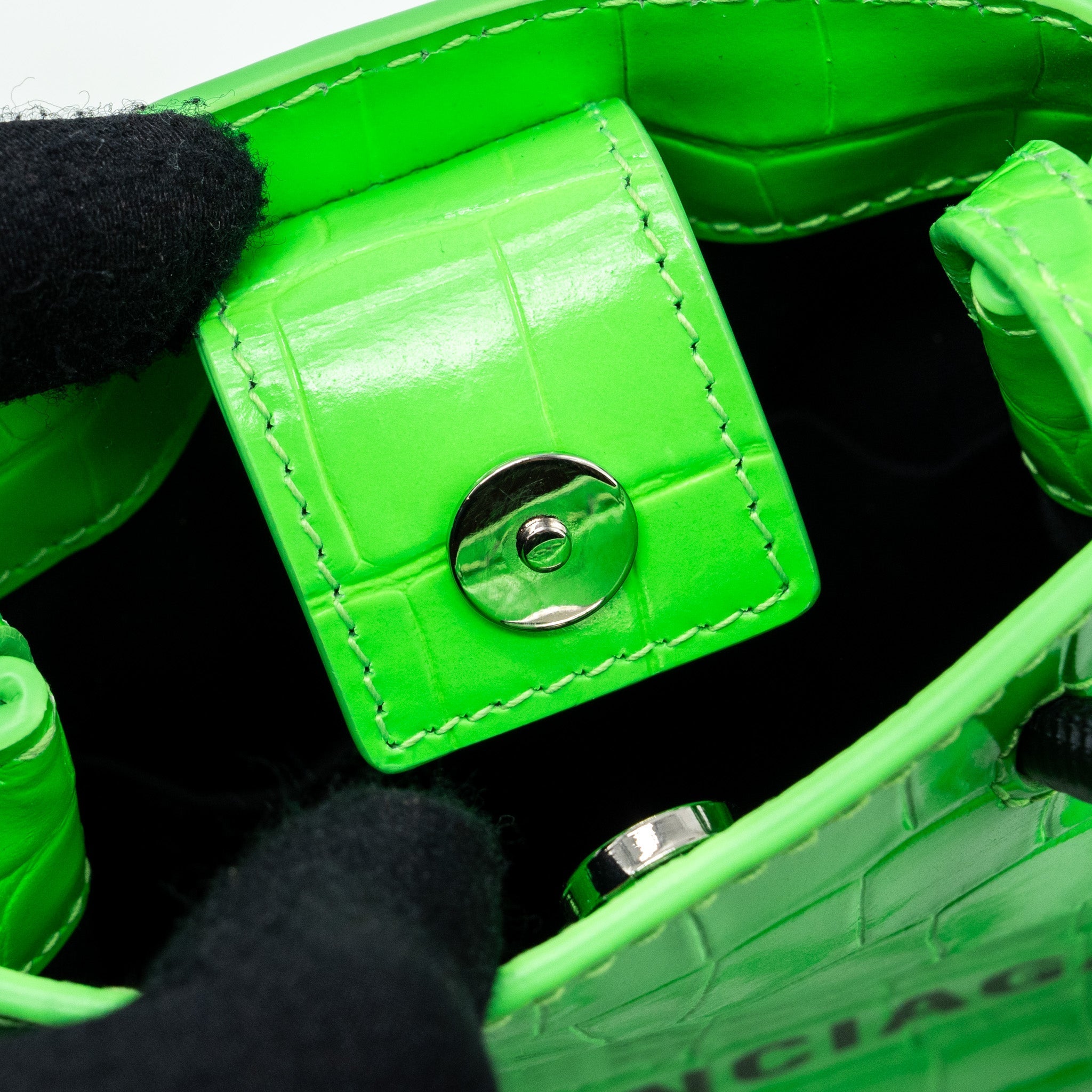 BALENCIAGA SHOPPING IPHONE HOLDER CROC-EMBOSSED LEATHER GREEN/BLACK SHW