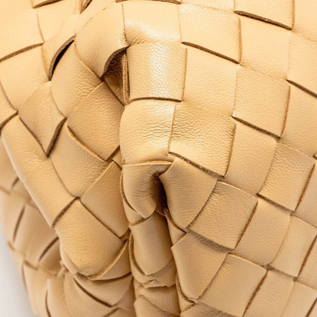 BOTTEGA VENETA POUCH INTRECCIATO LEATHER BEIGE GHW