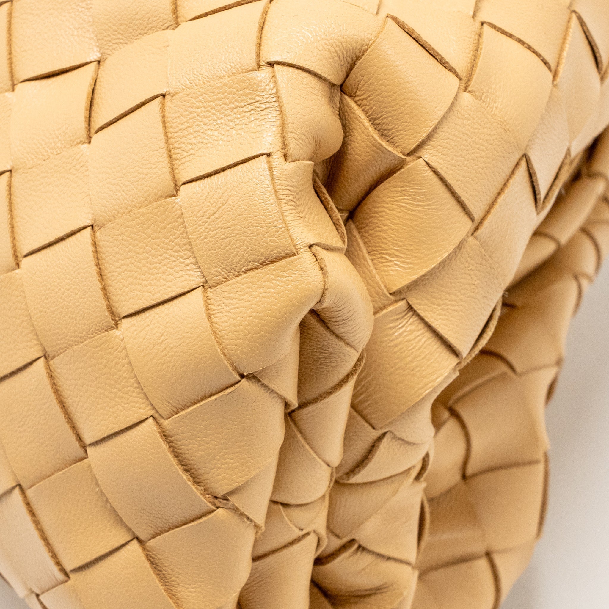BOTTEGA VENETA POUCH INTRECCIATO LEATHER BEIGE GHW