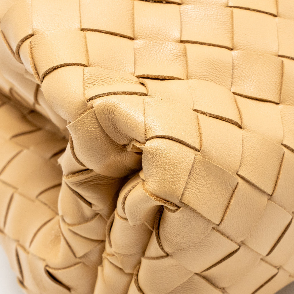 BOTTEGA VENETA POUCH INTRECCIATO LEATHER BEIGE GHW
