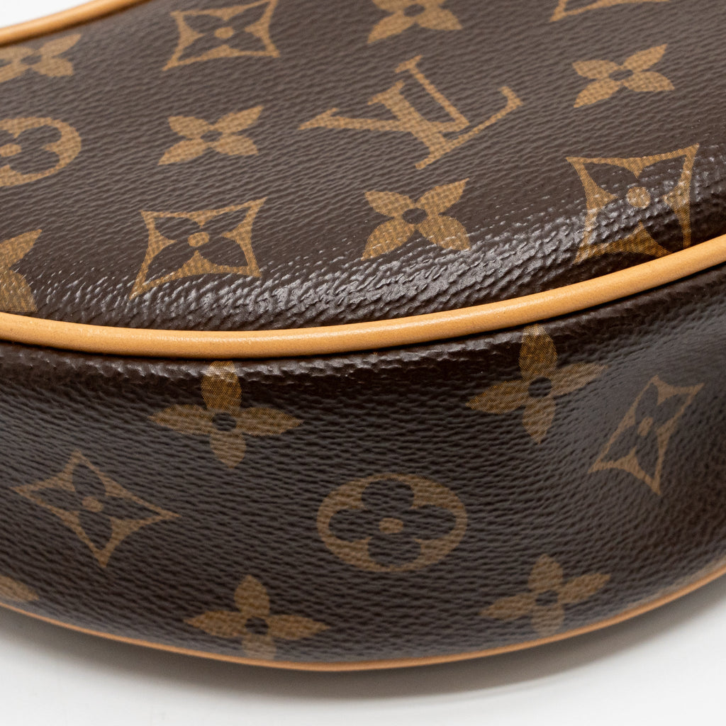 LOUIS VUITTON LOOP MONOGRAM CANVAS GHW