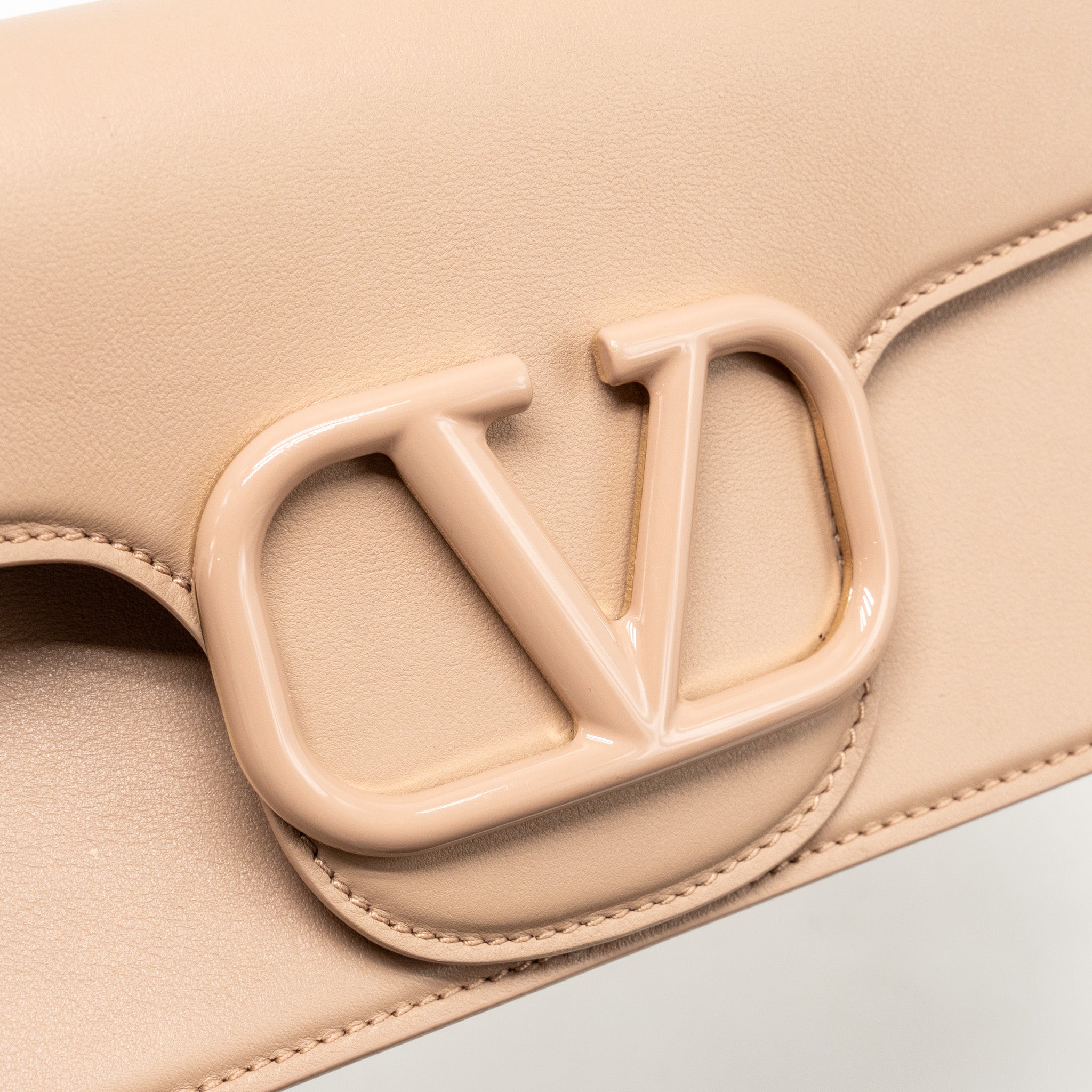 VALENTINO GARAVANI VLOGO SIGNATURE SHOULDER BAG CALFSKIN LIGHT PINK LGHW