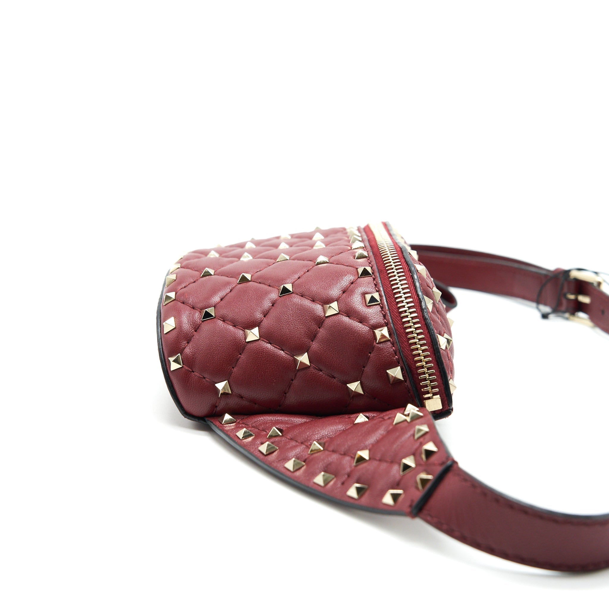 VALENTINO ROCKSTUD SPIKE QUILTED-LEATHER BELT BAG BURGUNDY 95CM
