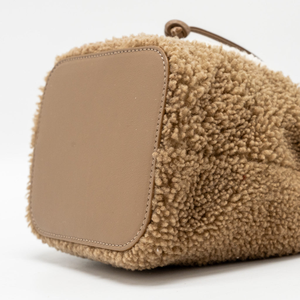 FENDI MINI MON TRESOR BUCKET BAG SHEARLING/LEATHER BEIGE GHW