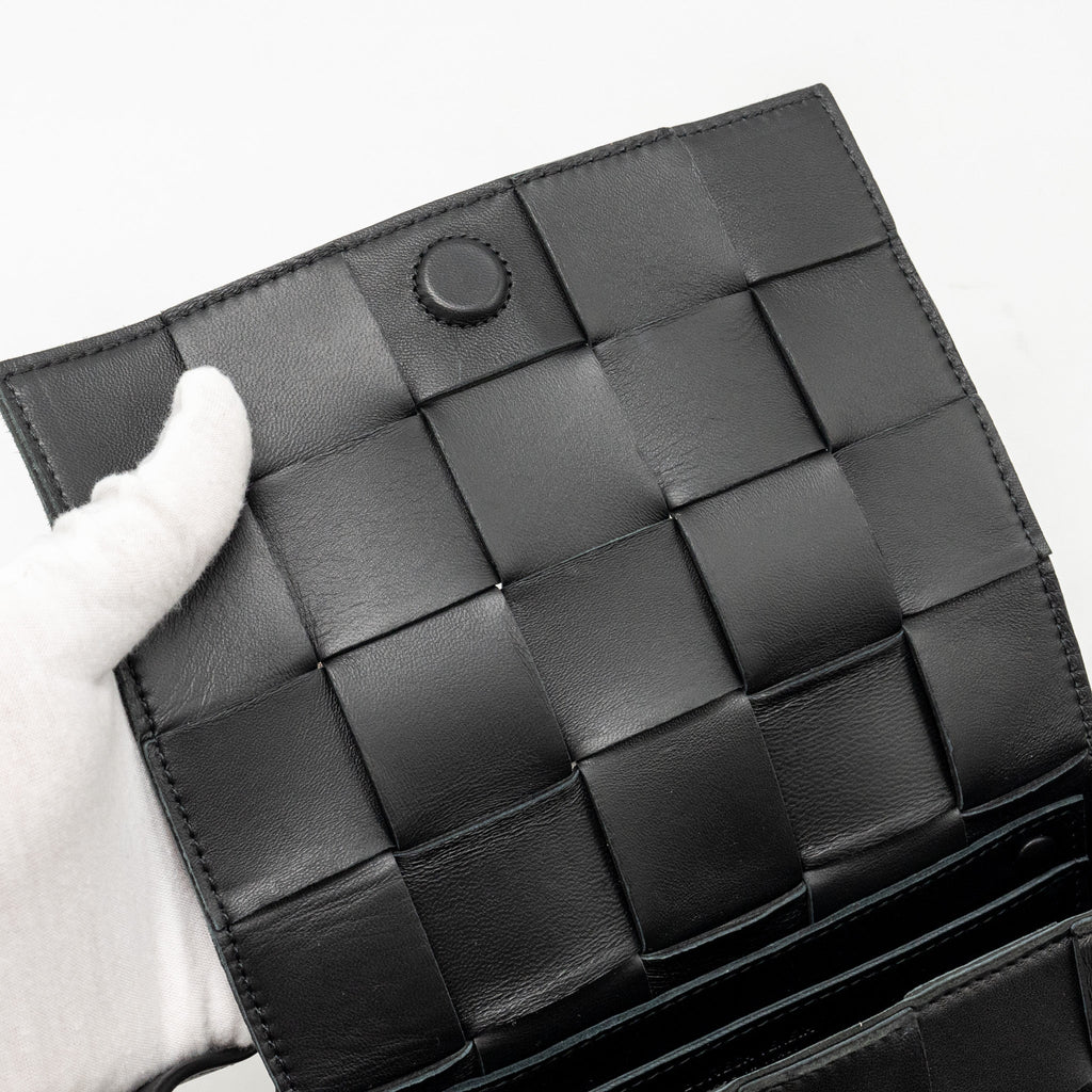 BOTTEGA VENETA SMALL CASSETTE BAG LAMBSKIN BLACK GHW