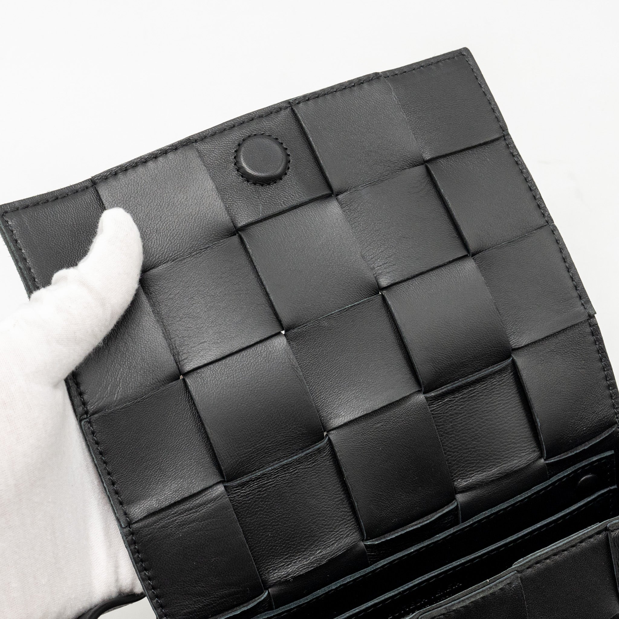 BOTTEGA VENETA SMALL CASSETTE BAG LAMBSKIN BLACK GHW