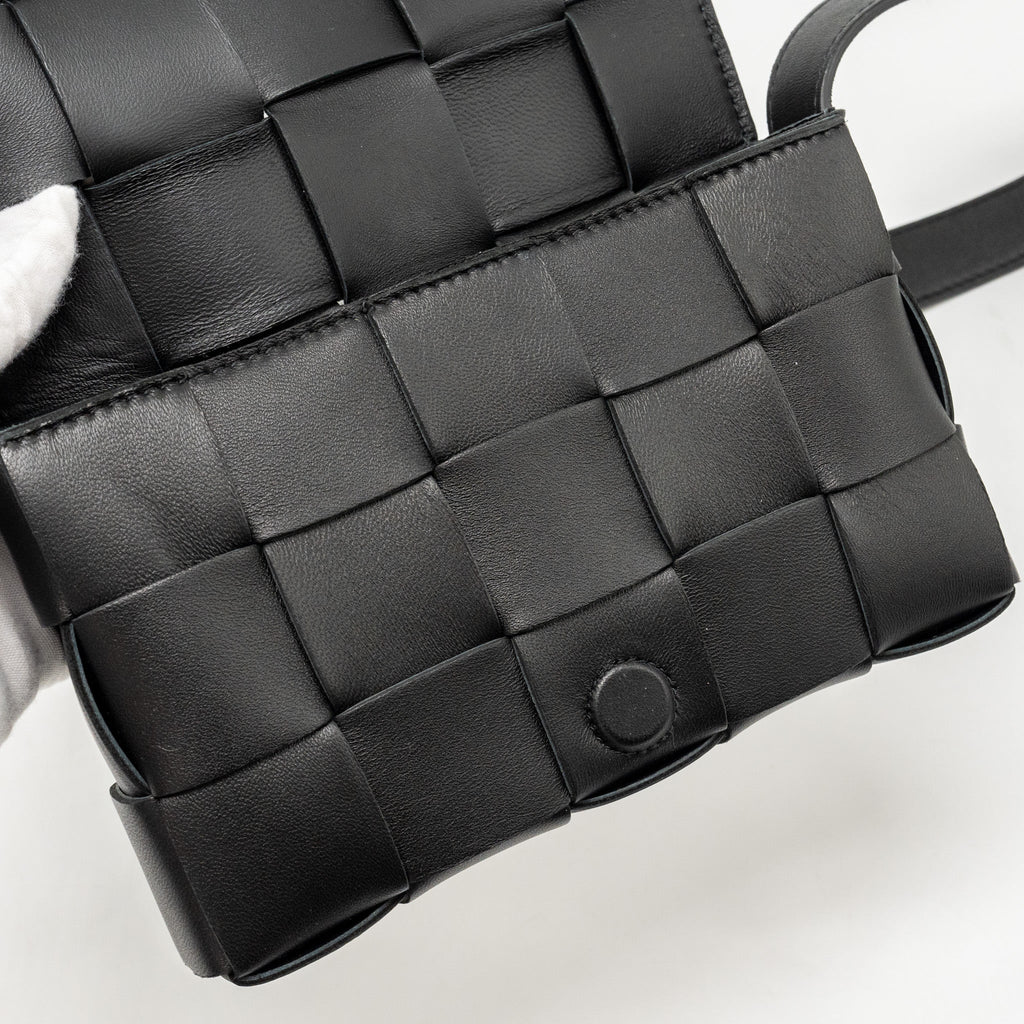 BOTTEGA VENETA SMALL CASSETTE BAG LAMBSKIN BLACK GHW