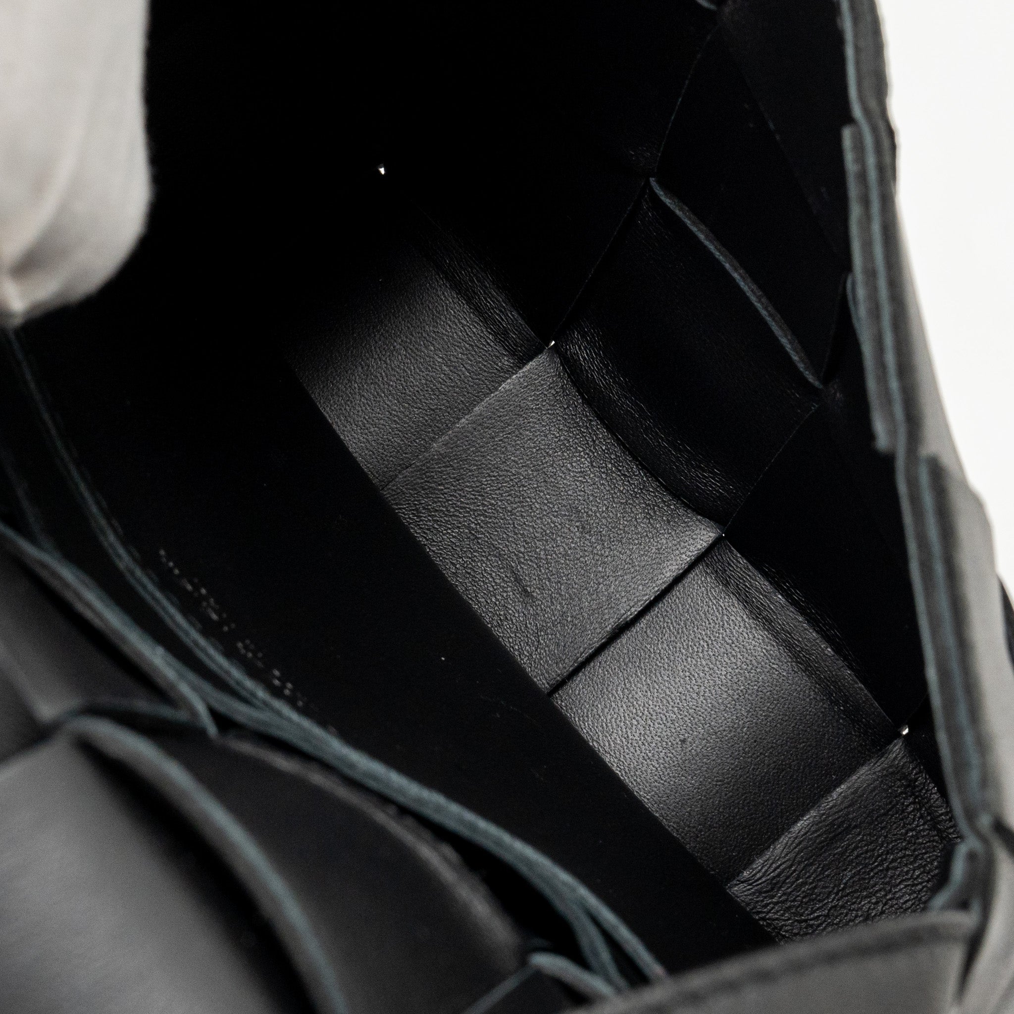 BOTTEGA VENETA SMALL CASSETTE BAG LAMBSKIN BLACK GHW