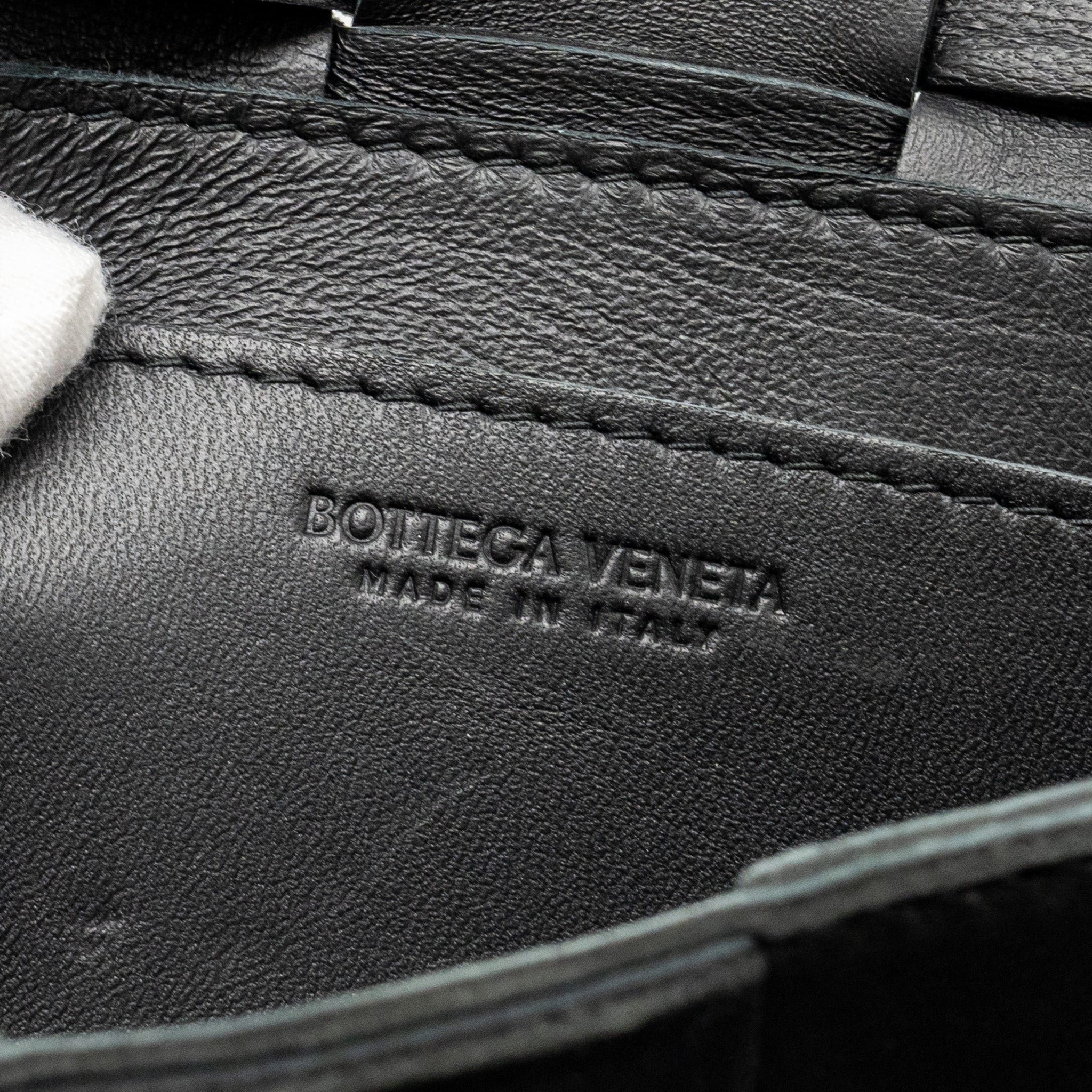 BOTTEGA VENETA SMALL CASSETTE BAG LAMBSKIN BLACK GHW