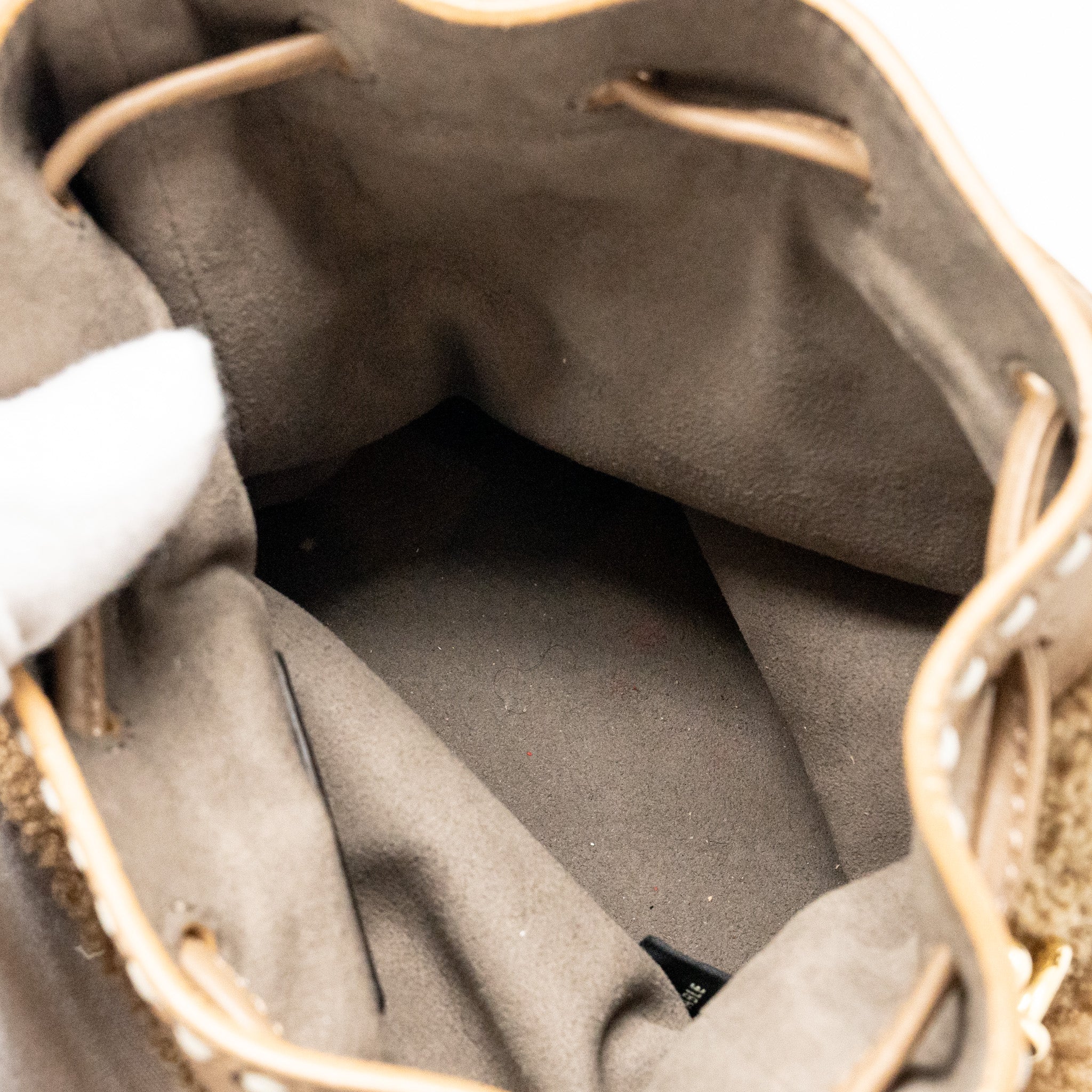 FENDI MINI MON TRESOR BUCKET BAG SHEARLING/LEATHER BEIGE GHW