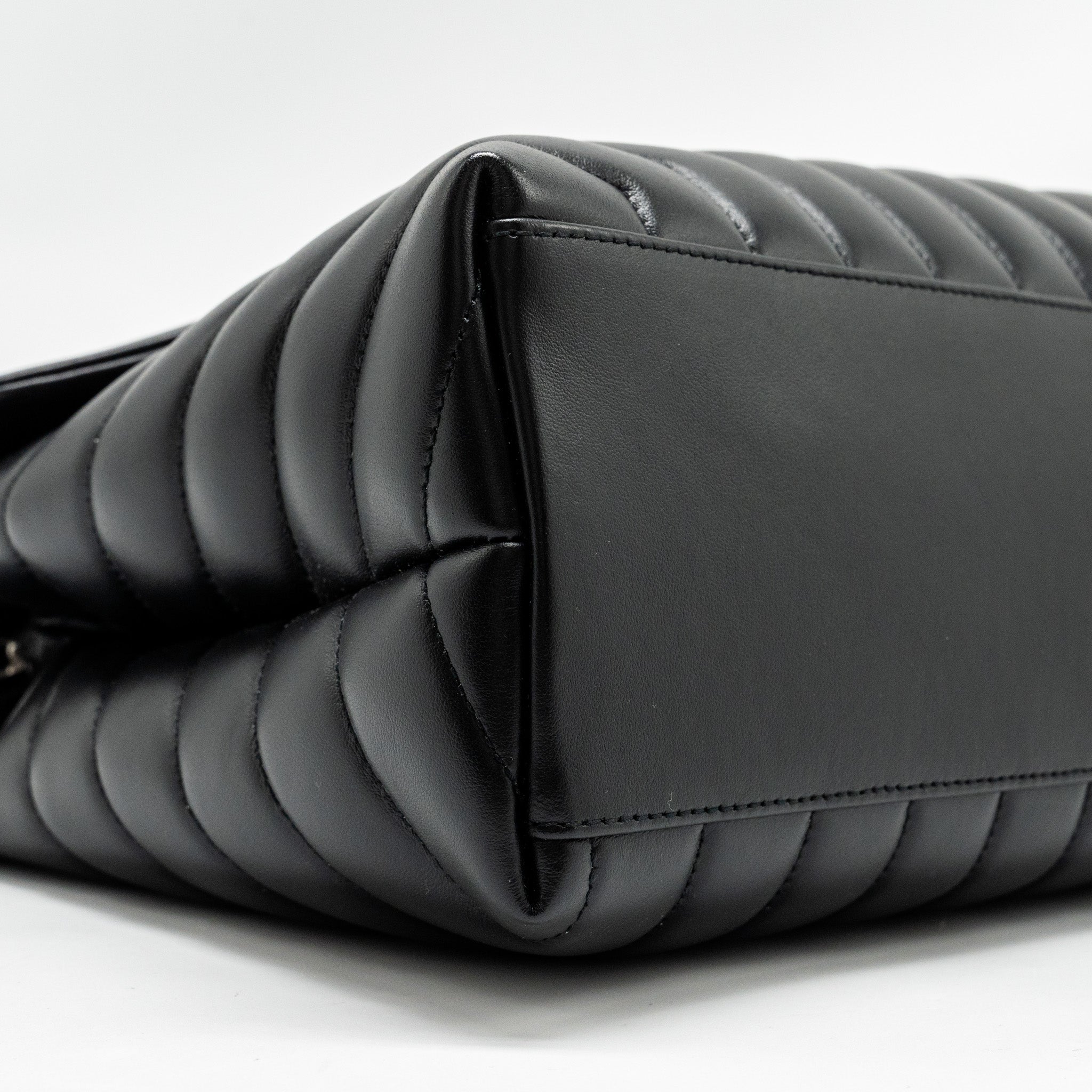 SAINT LAURENT MEDIUM LOULOU SHOULDER BAG CALFSKIN BLACK SHW