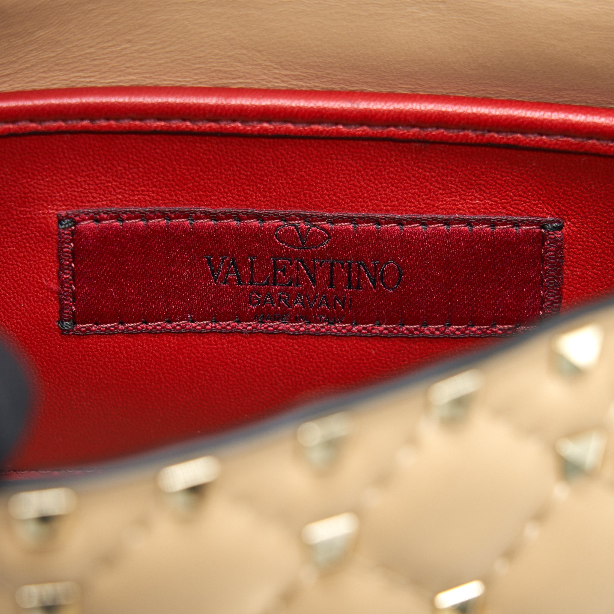 VALENTINO GARAVANI SMALL ROCKSTUD SPIKE SHOULDER BAG BEIGE LGHW