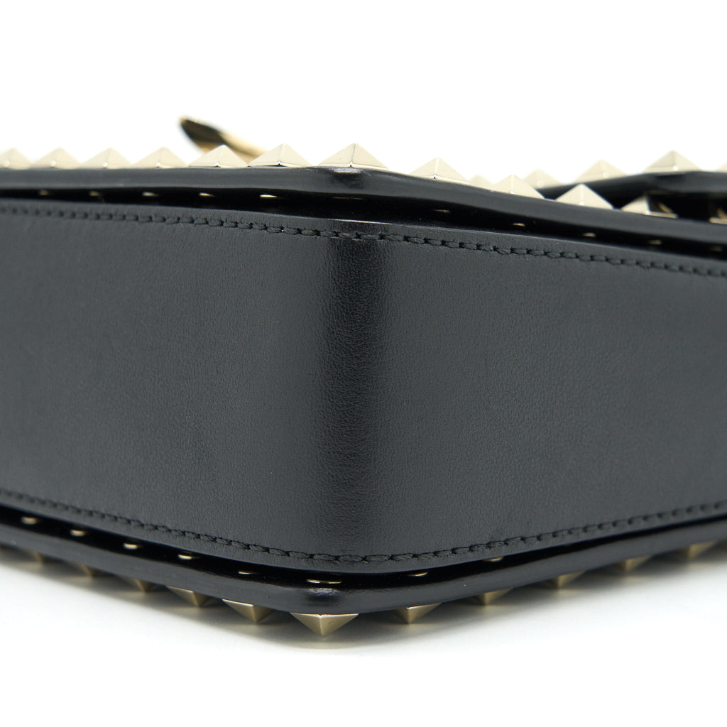 VALENTINO SMALL ROCKSTUD CROSSBODY BAG WITH CHAIN IN BLACK