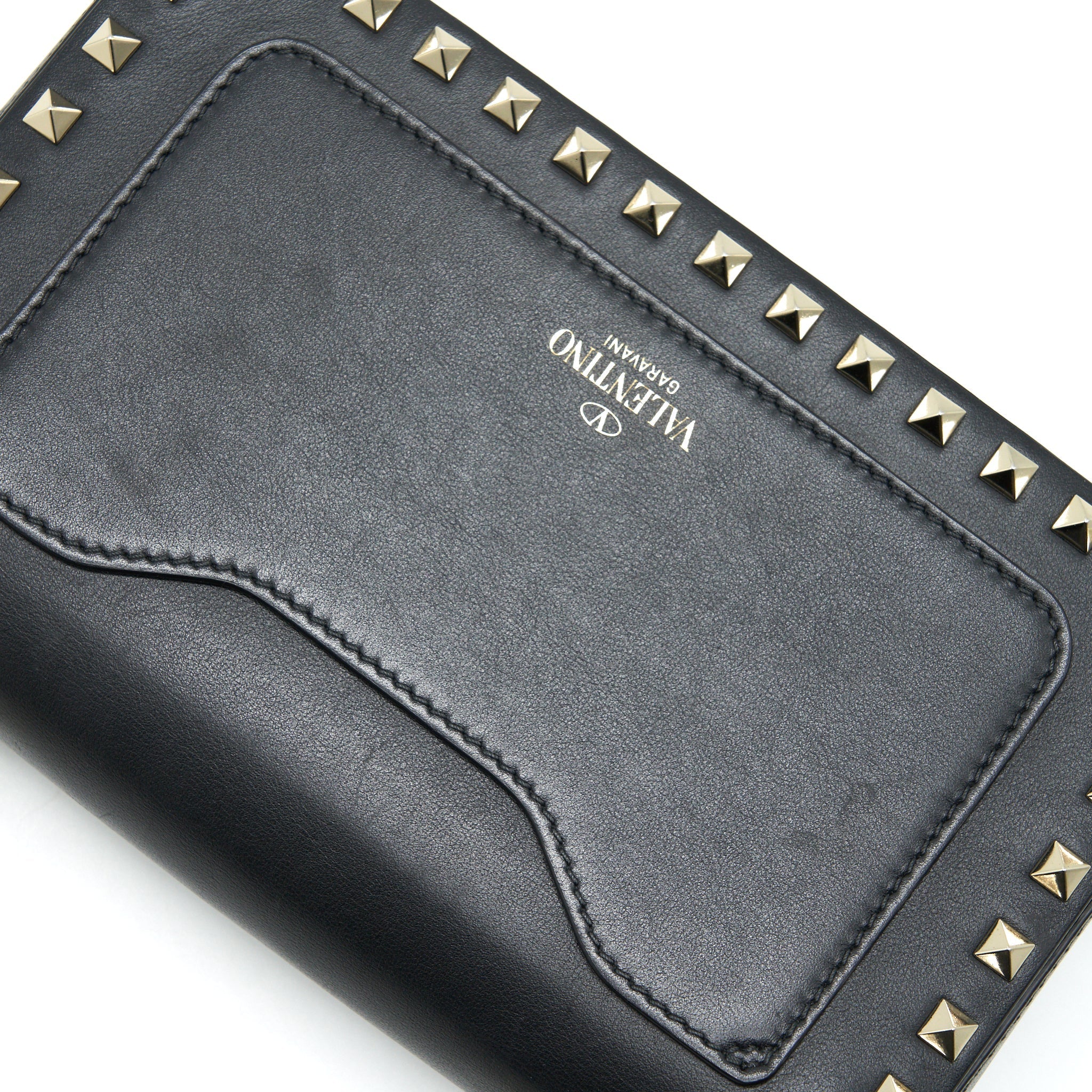 VALENTINO SMALL ROCKSTUD CROSSBODY BAG WITH CHAIN IN BLACK