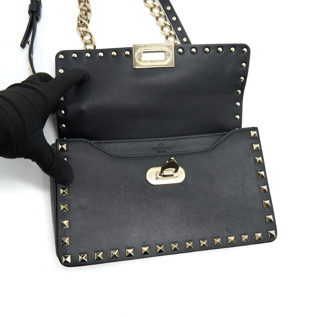 VALENTINO SMALL ROCKSTUD CROSSBODY BAG WITH CHAIN IN BLACK