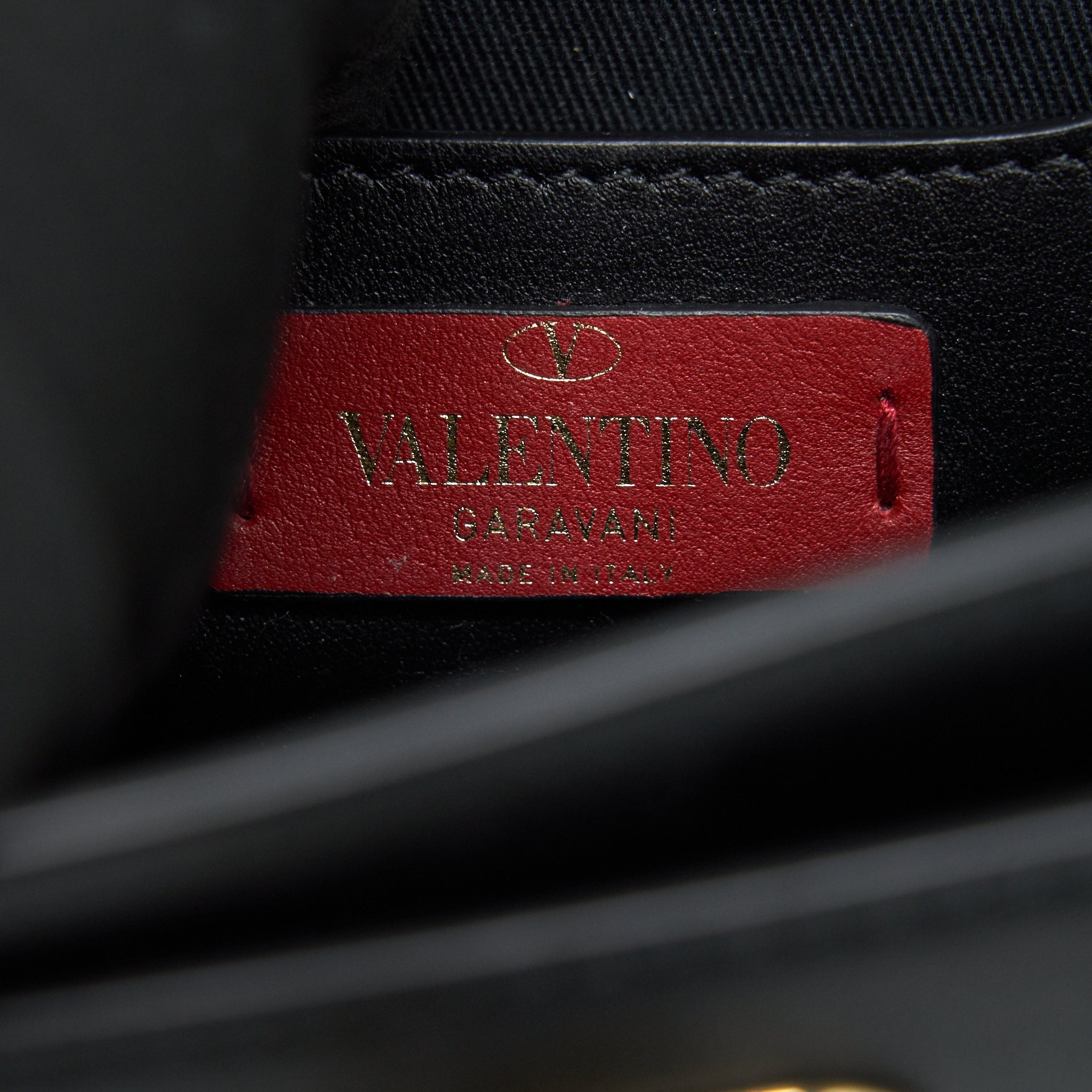 VALENTINO SMALL ROCKSTUD CROSSBODY BAG WITH CHAIN IN BLACK
