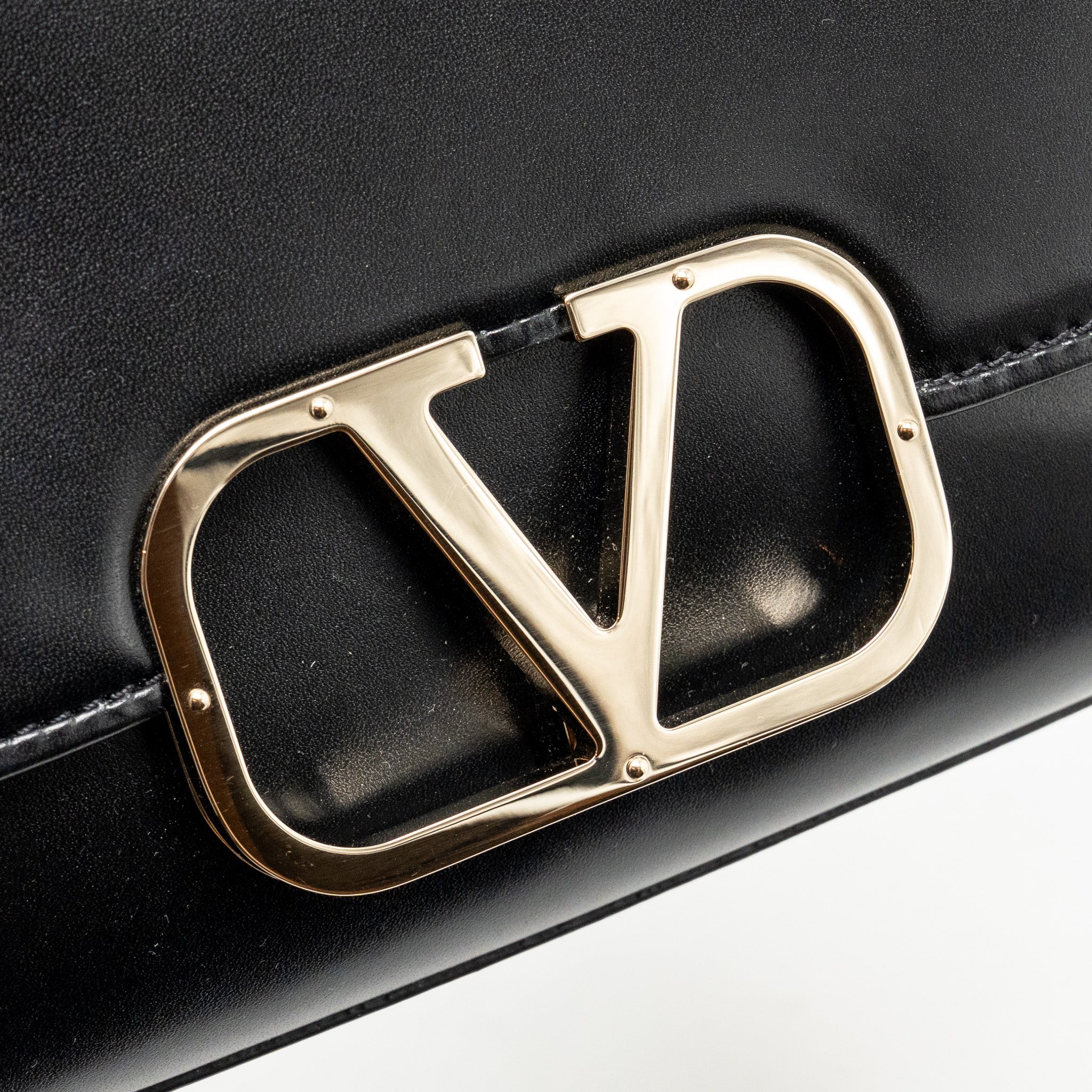 VALENTINO V LOGO TYPE FOLDOVER TOP SHOULDER BAG CALFSKIN BLACK SHW