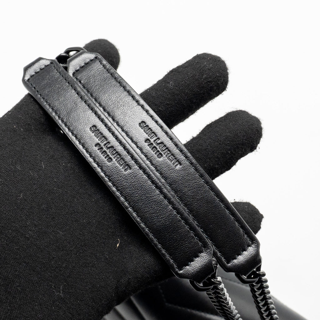 SAINT LAURENT/YSL MEDIUM LOULOU SHOULDER BAG CALFSKIN SO BLACK