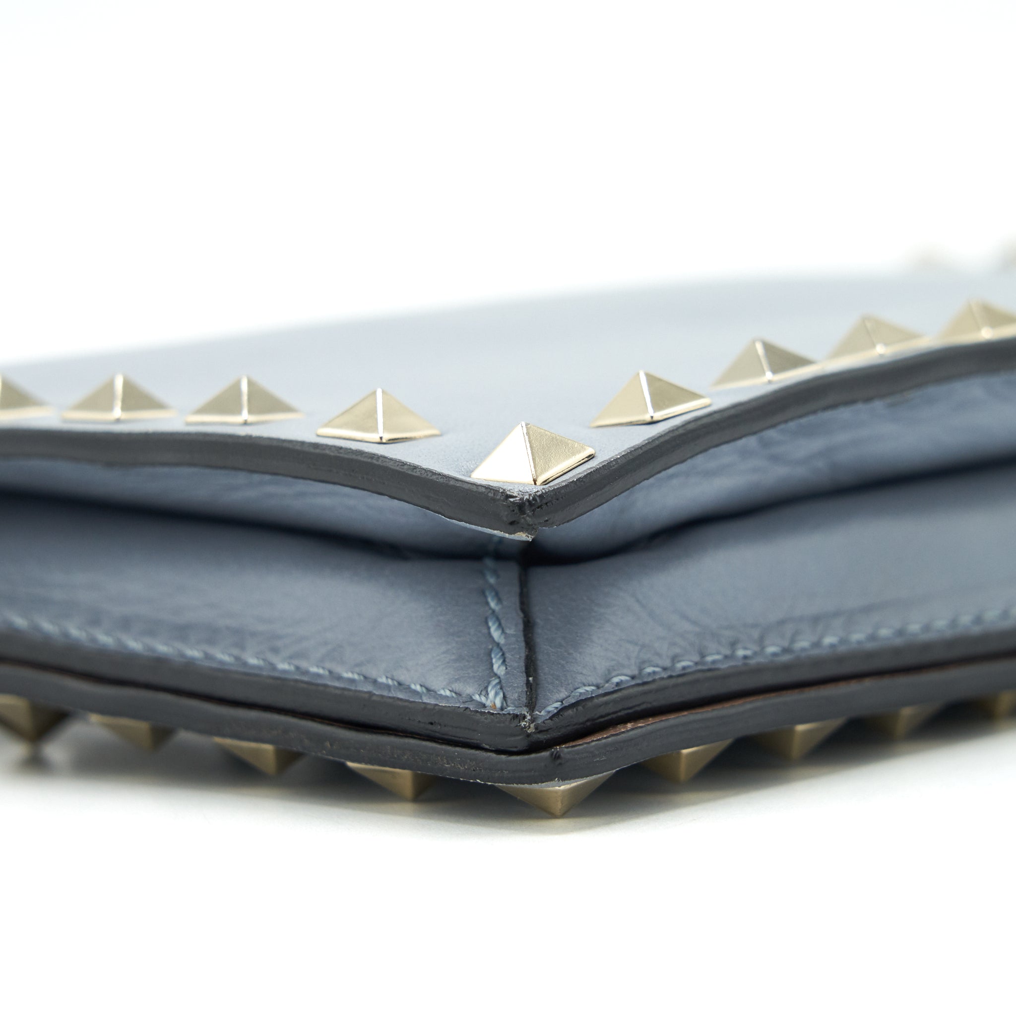 VALENTINO ROCKSTUD SMALL CLUTCH BLUE-GREY GHW
