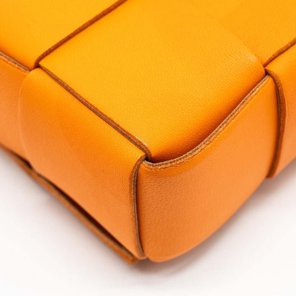 BOTTEGA VENETA SMALL CASSETTE BAG LAMBSKIN ORANGE GHW