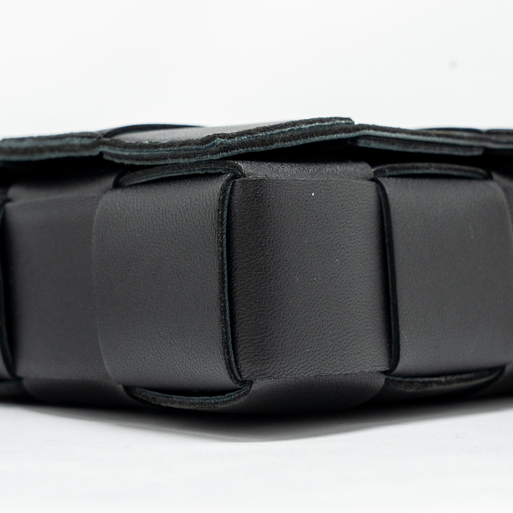 BOTTEGA VENETA SMALL CASSETTE BAG LAMBSKIN BLACK GHW
