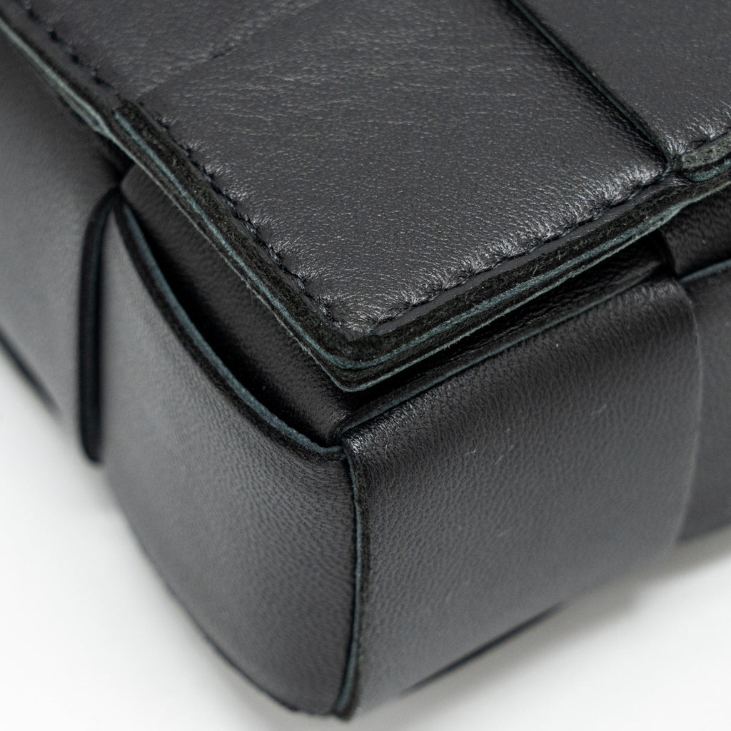 BOTTEGA VENETA SMALL CASSETTE BAG LAMBSKIN BLACK GHW