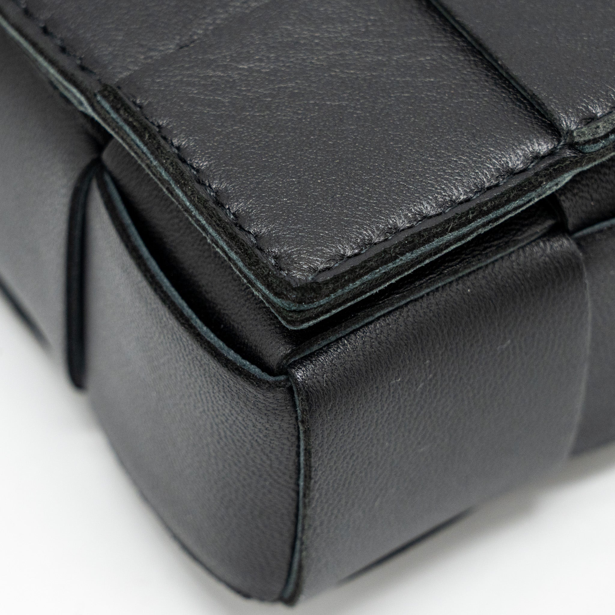 BOTTEGA VENETA SMALL CASSETTE BAG LAMBSKIN BLACK GHW