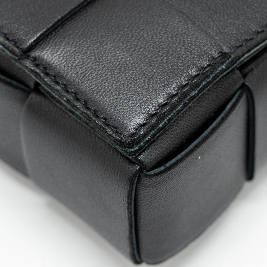 BOTTEGA VENETA SMALL CASSETTE BAG LAMBSKIN BLACK GHW