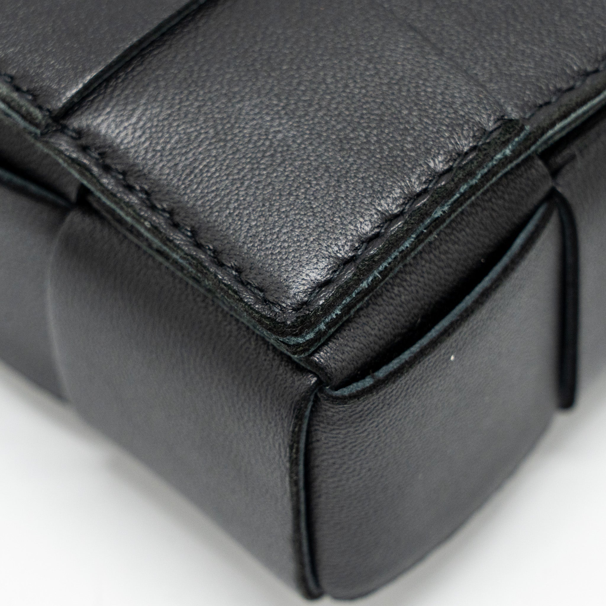 BOTTEGA VENETA SMALL CASSETTE BAG LAMBSKIN BLACK GHW