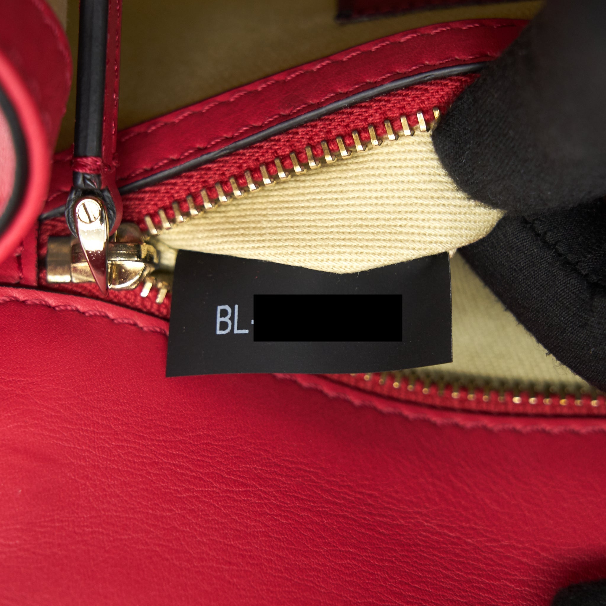 VALENTINO GARAVANI GLAM LOCK LEATHER CROSSBODY BAG RED