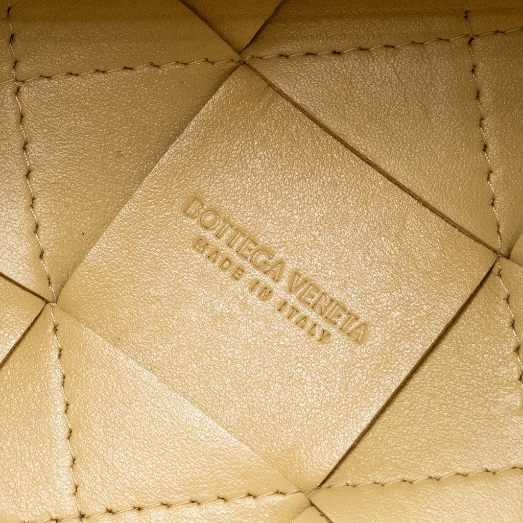 BOTTEGA VENETA SMALL CASSETTE BUCKET BAG LAMBSKIN BEIGE
