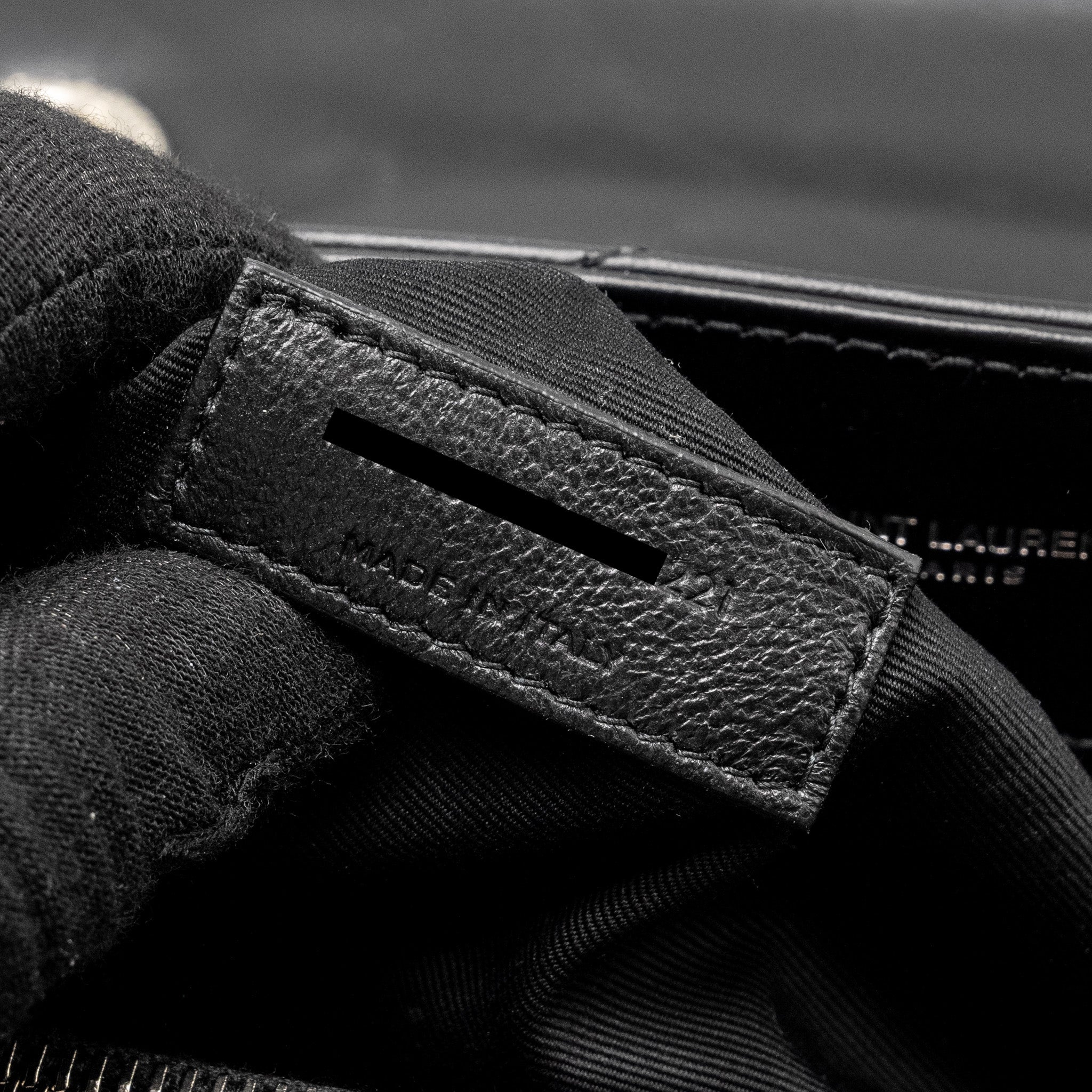 SAINT LAURENT MEDIUM LOULOU SHOULDER BAG CALFSKIN BLACK SHW