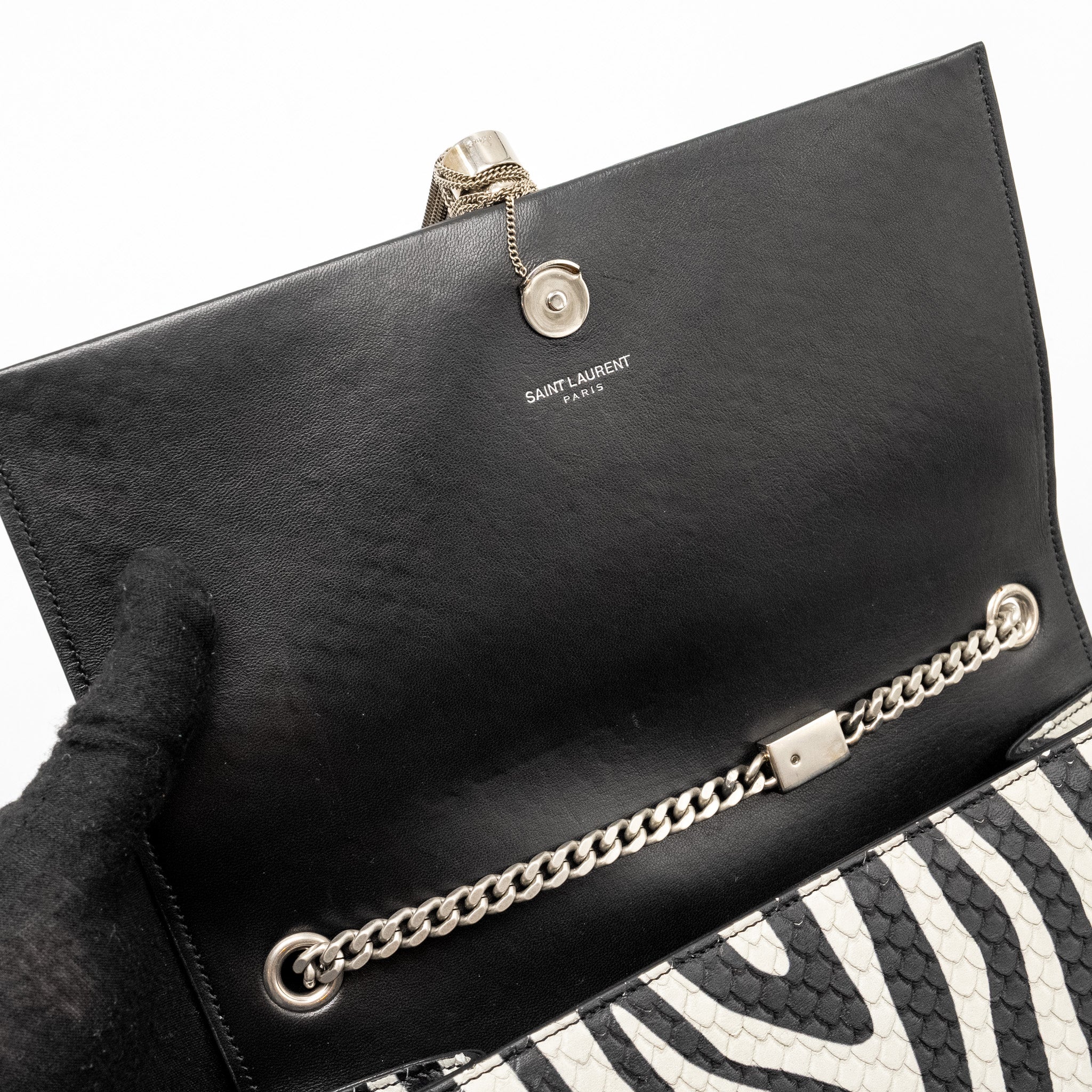 SAINT LAURENT/YSL MEDIUM KATE SHOULDER BAG WITH TASSEL EMBOSSED LEATHER BLACK/WHITE SHW