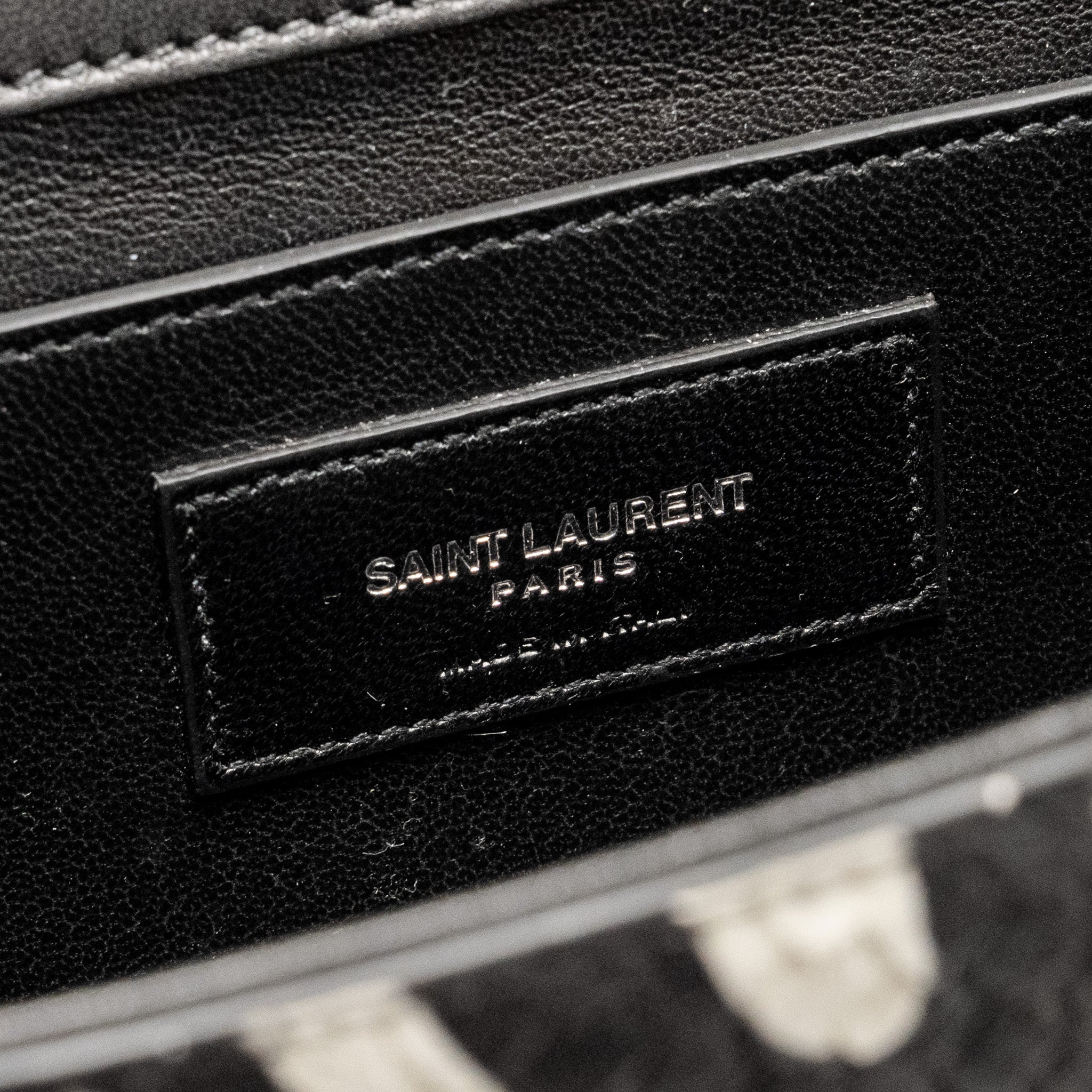 SAINT LAURENT/YSL MEDIUM KATE SHOULDER BAG WITH TASSEL EMBOSSED LEATHER BLACK/WHITE SHW